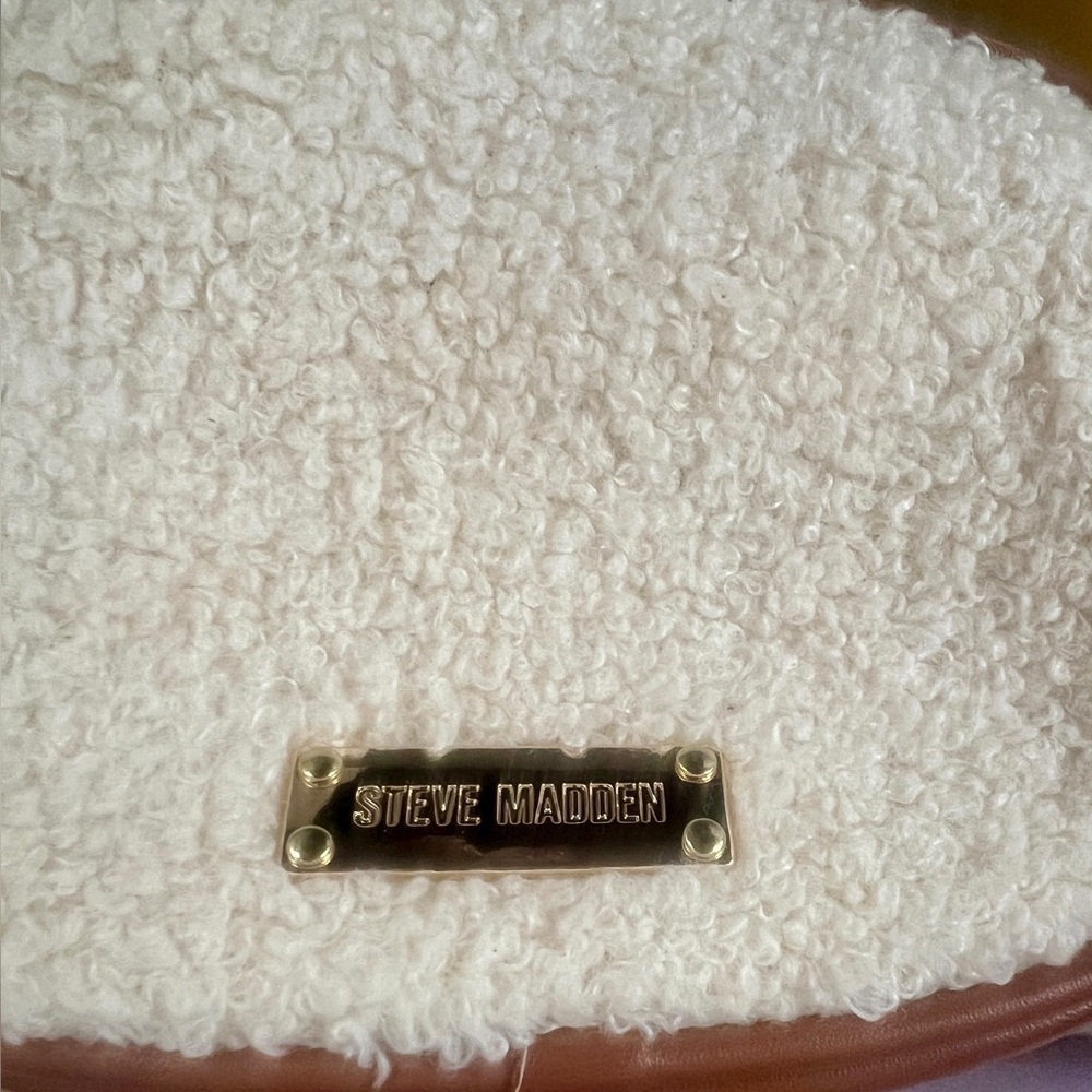 Steve Madden Oval Belt Bag - Picture 4 of 6